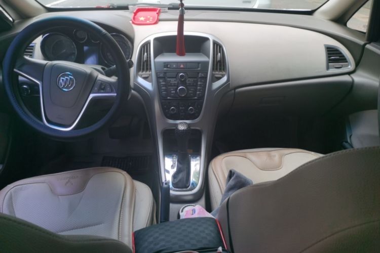 Used Buick GT 2013 GT 1.6L Automatic Fashion Edition Center Console