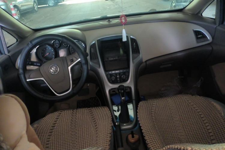 Used Buick GT 2013 GT 1.6L Automatic Fashion Edition Center Console