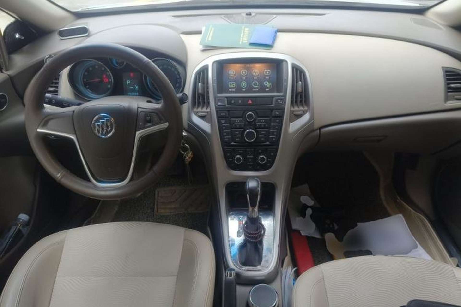Used Buick GT 2013 GT 1.6L Automatic Fashion Edition Center Console