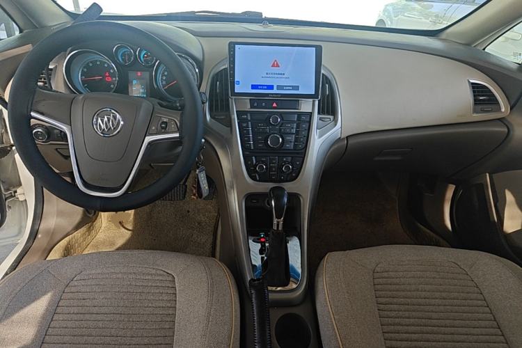 Used Buick GT 2013 GT 1.6L Automatic Fashion Edition Center Console