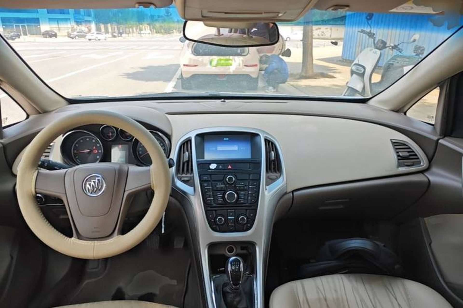 Used Buick GT 2013 GT 1.6L Manual Comfort Edition Center Console