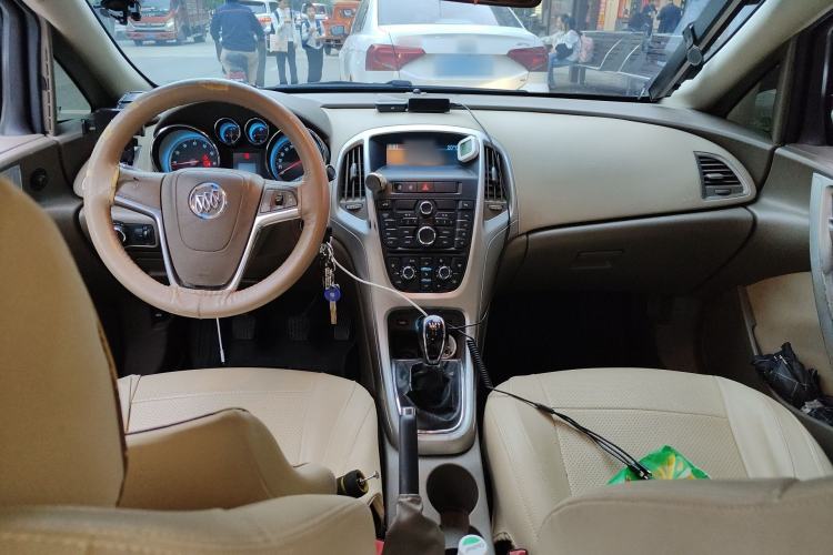 Used Buick GT 2013 GT 1.6L Manual Entry-Level Model Center Console