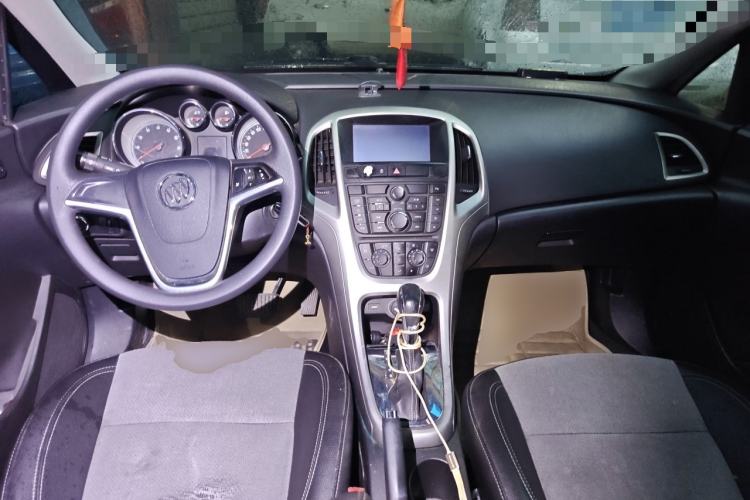 Used Buick GT 2013 XT 1.6L Automatic Fashion Edition Center Console