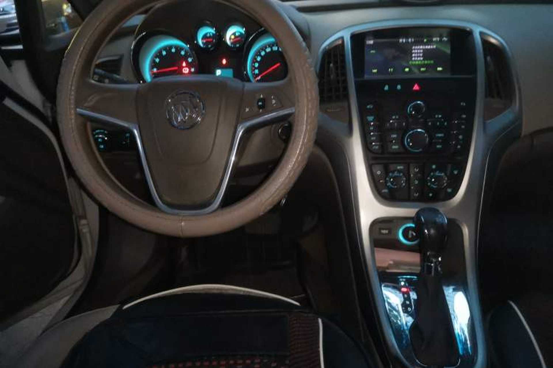 Used Buick GT 2013 GT 1.6L Automatic Fashion Edition Center Console