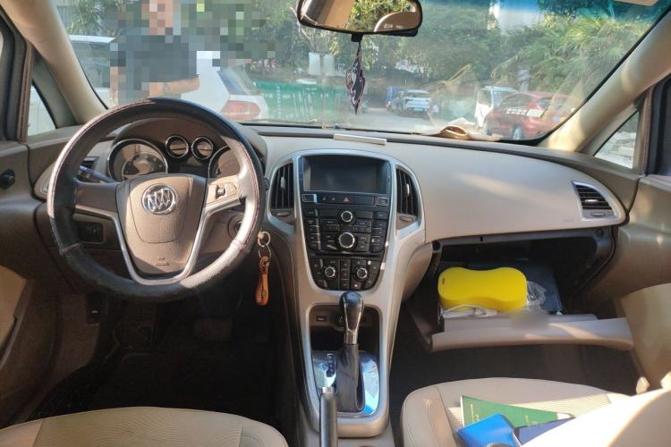 Used Buick GT 2013 GT 1.6L Automatic Fashion Edition Center Console