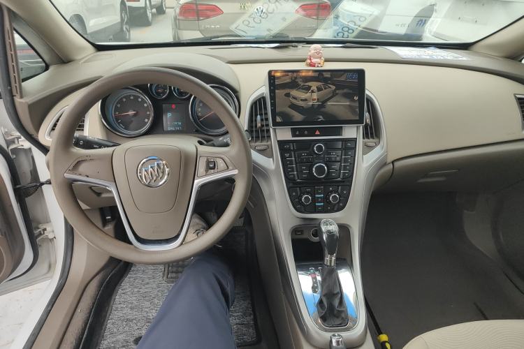 Used Buick GT 2013 GT 1.6L Automatic Fashion Edition Center Console