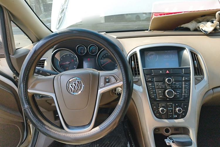 Used Buick GT 2013 GT 1.6L Automatic Fashion Edition Center Console