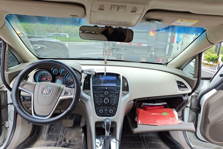 Used Buick GT 2013 GT 1.6L Automatic Fashion Edition Center Console