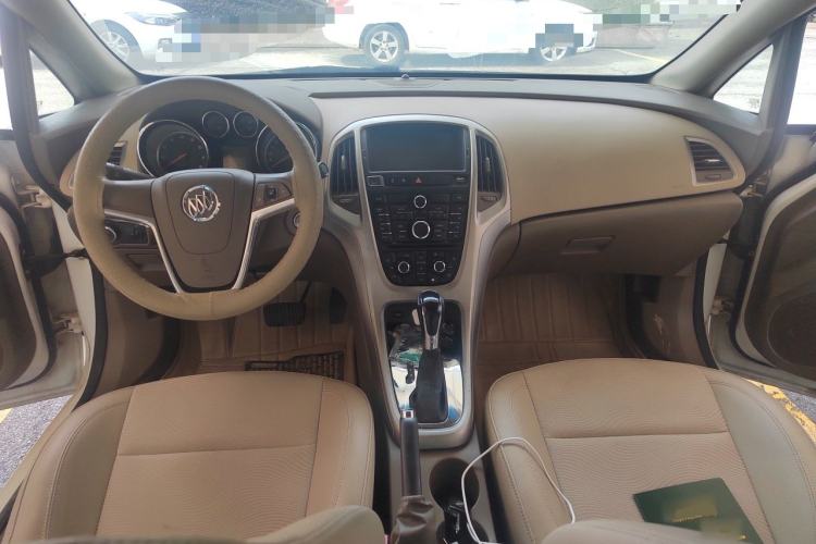 Used Buick GT 2013 GT 1.6L Automatic Fashion Edition Center Console