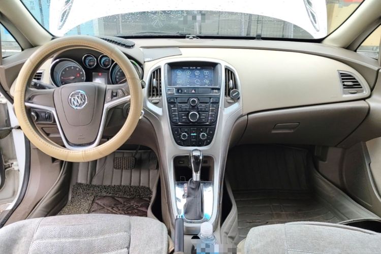 Used Buick GT 2013 GT 1.6L Automatic Fashion Edition Center Console