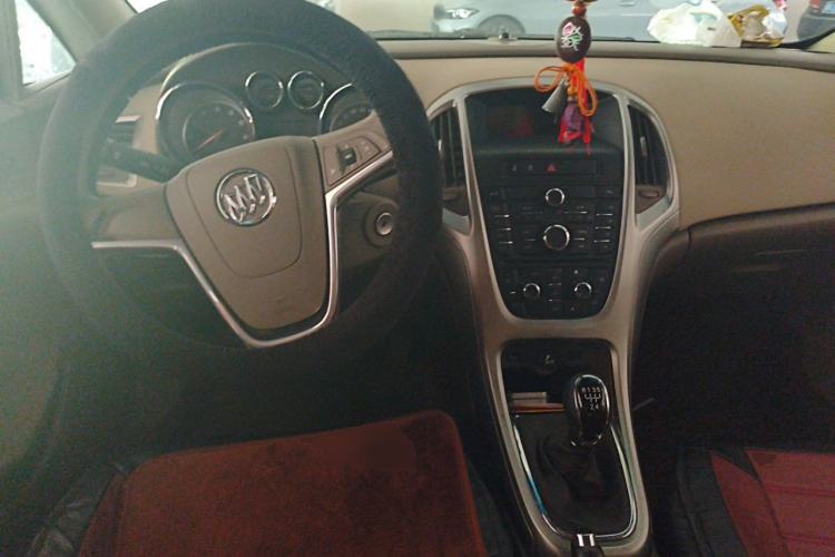 Used Buick GT 2013 GT 1.6L Manual Entry-Level Model Center Console