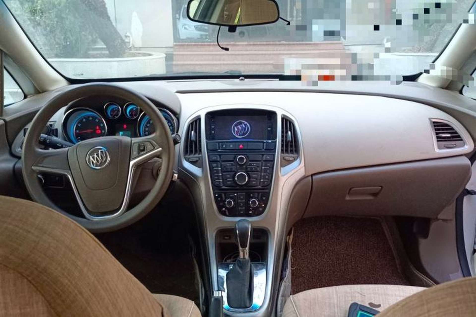 Used Buick GT 2013 GT 1.6L Automatic Fashion Edition Center Console
