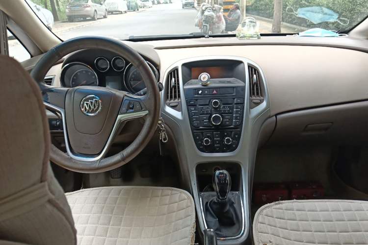 Used Buick GT 2013 GT 1.6L Manual Comfort Edition Center Console