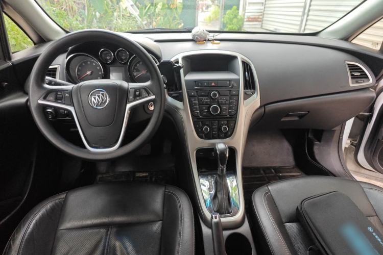 Used Buick GT 2013 GT 1.6T Automatic Fashion Sport Edition Center Console