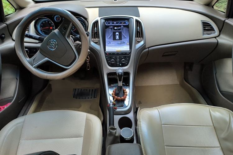 Used Buick GT 2013 GT 1.6L Automatic Fashion Edition Center Console