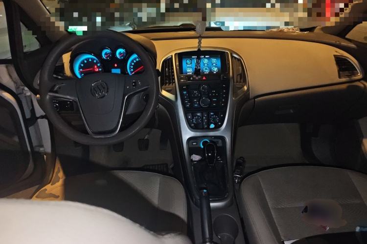 Used Buick GT 2013 GT 1.6L Manual Entry-Level Model Center Console