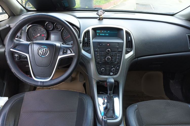 Used Buick GT 2013 XT 1.6T Automatic Fashion Sport Edition Center Console
