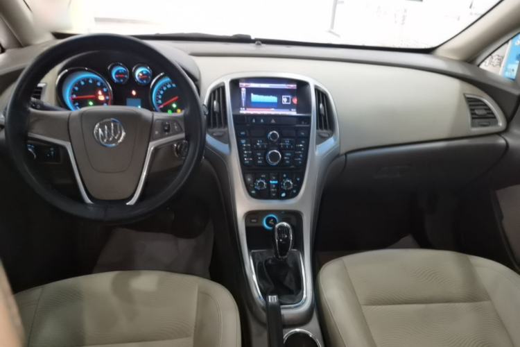 Used Buick GT 2013 GT 1.6L Manual Entry-Level Model Center Console
