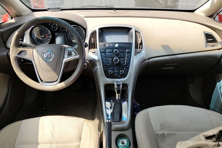Used Buick GT 2013 GT 1.6L Automatic Fashion Edition Center Console