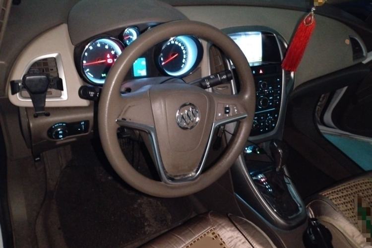 Used Buick GT 2013 GT 1.6L Automatic Fashion Edition Center Console
