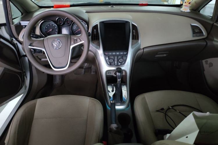 Used Buick GT 2013 GT 1.6L Automatic Fashion Edition Center Console