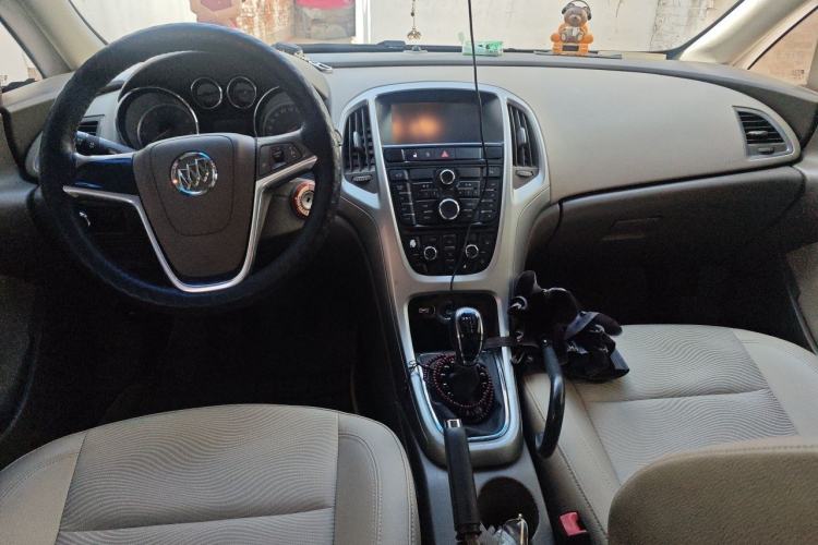 Used Buick GT 2013 GT 1.6L Manual Entry-Level Model Center Console