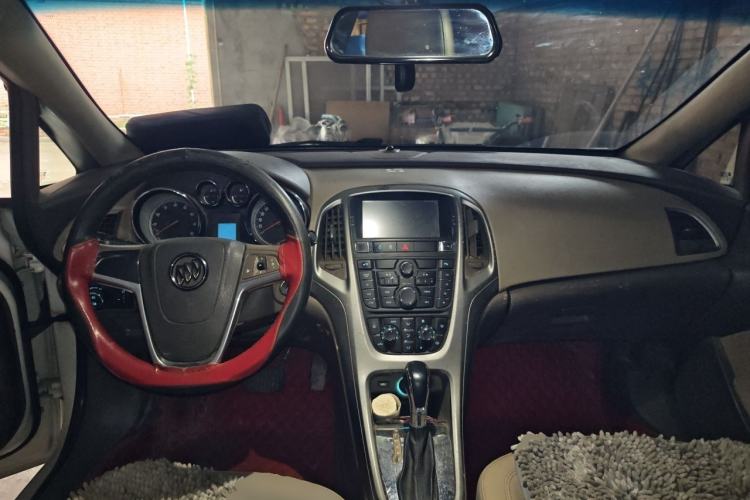 Used Buick GT 2013 GT 1.6L Automatic Fashion Edition Center Console