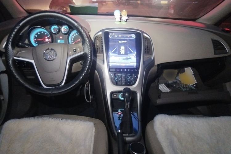 Used Buick GT 2013 GT 1.6L Automatic Fashion Edition Center Console