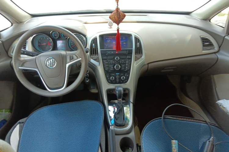 Used Buick GT 2013 GT 1.6L Automatic Fashion Edition Center Console