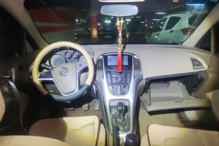 Used Buick GT 2013 GT 1.6L Manual Entry-Level Model Center Console
