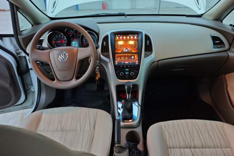 Used Buick GT 2013 GT 1.6L Automatic Comfort Edition Center Console