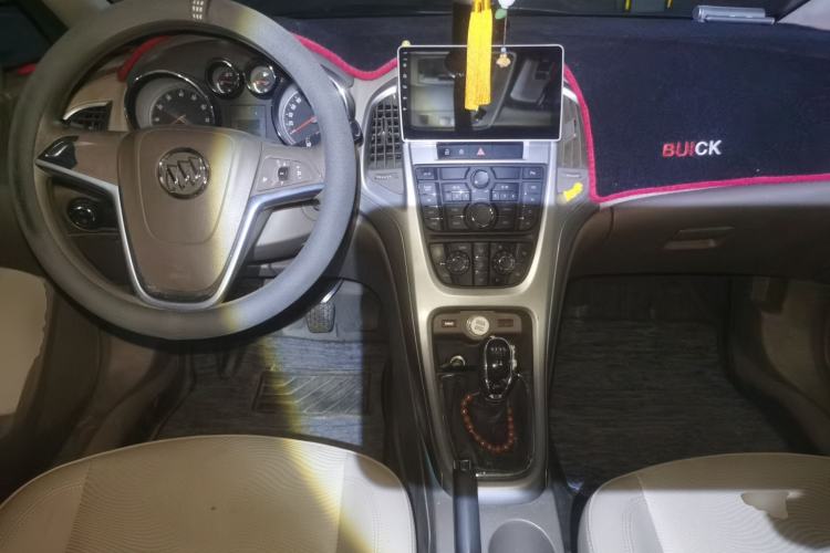 Used Buick GT 2013 GT 1.6L Manual Entry-Level Model Center Console