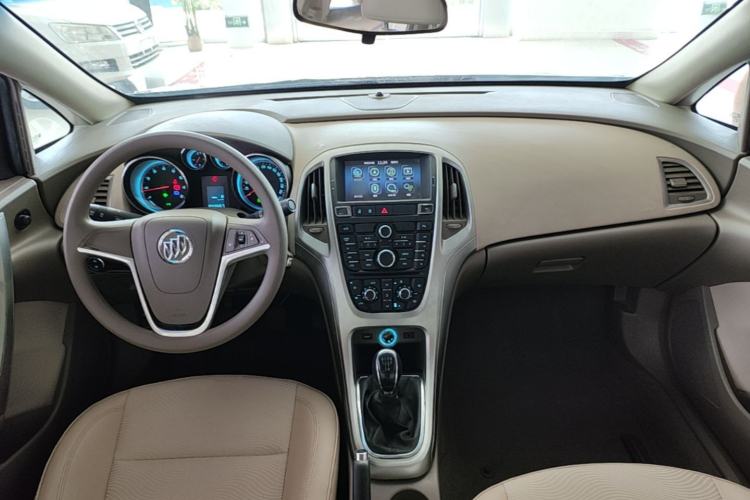 Used Buick GT 2013 GT 1.6L Manual Entry-Level Model Center Console