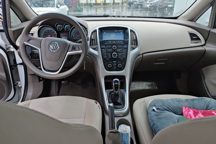 Used Buick GT 2013 GT 1.6L Manual Entry-Level Model Center Console