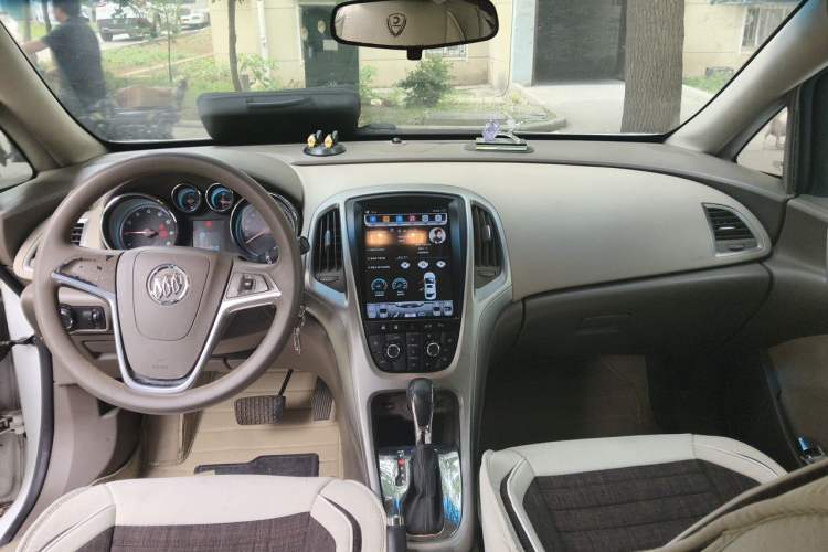 Used Buick GT 2013 GT 1.6L Automatic Comfort Edition Center Console