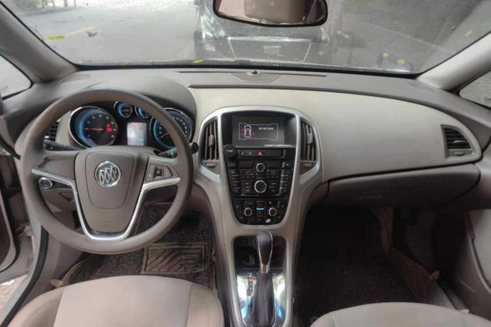 Used Buick GT 2013 GT 1.6L Automatic Fashion Edition Center Console