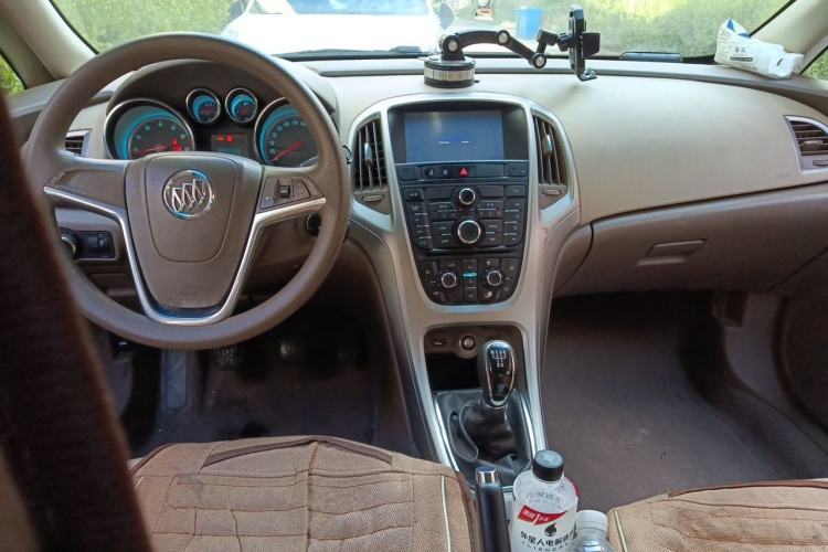 Used Buick GT 2013 GT 1.6L Manual Entry-Level Model Center Console