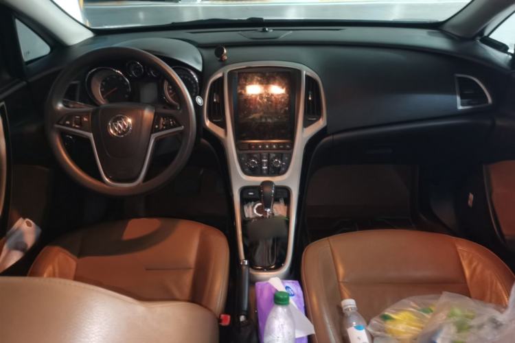 Used Buick GT 2013 GT 1.8L Automatic Fashion Edition Center Console