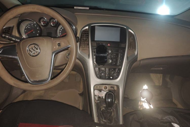 Used Buick GT 2013 GT 1.6L Manual Entry-Level Model Center Console