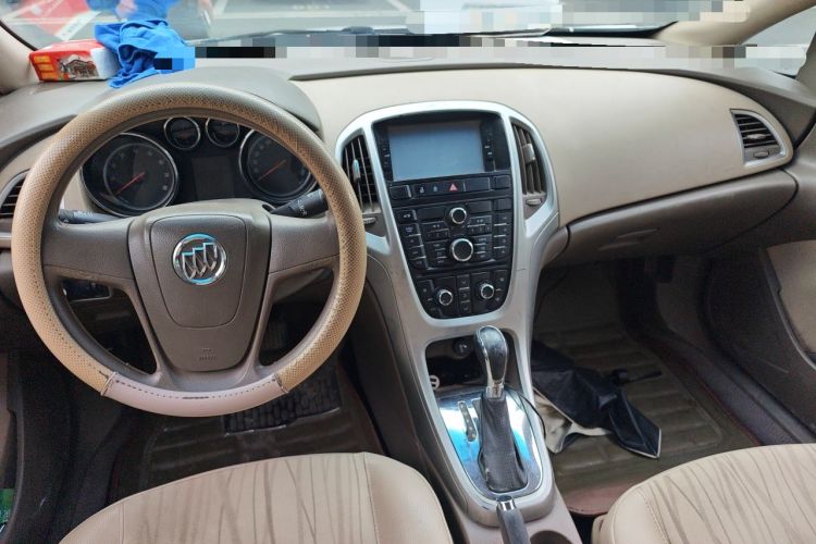 Used Buick GT 2013 GT 1.6L Automatic Comfort Edition Center Console