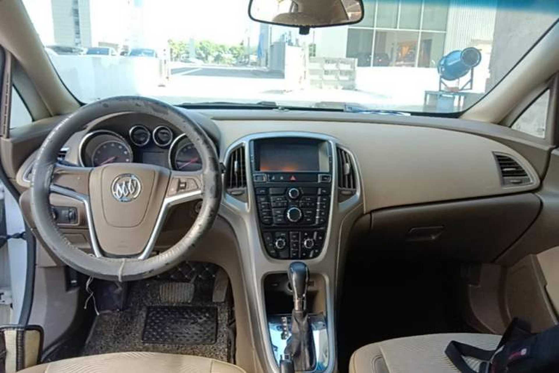 Used Buick GT 2013 GT 1.6L Automatic Fashion Edition Center Console
