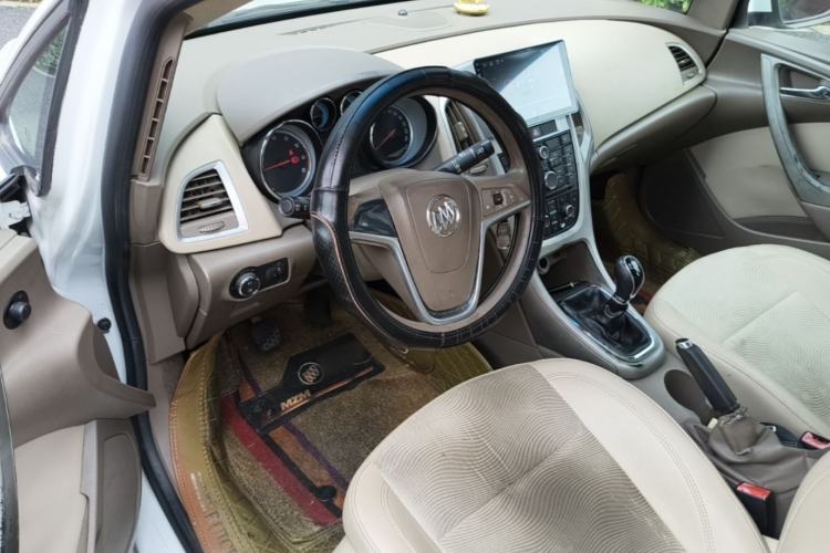 Used Buick GT 2013 GT 1.6L Manual Entry-Level Model Center Console