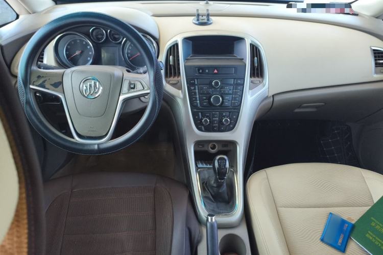 Used Buick GT 2013 GT 1.6L Manual Entry-Level Model Center Console