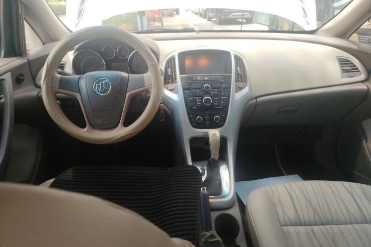 Used Buick GT 2013 GT 1.6L Automatic Comfort Edition Center Console