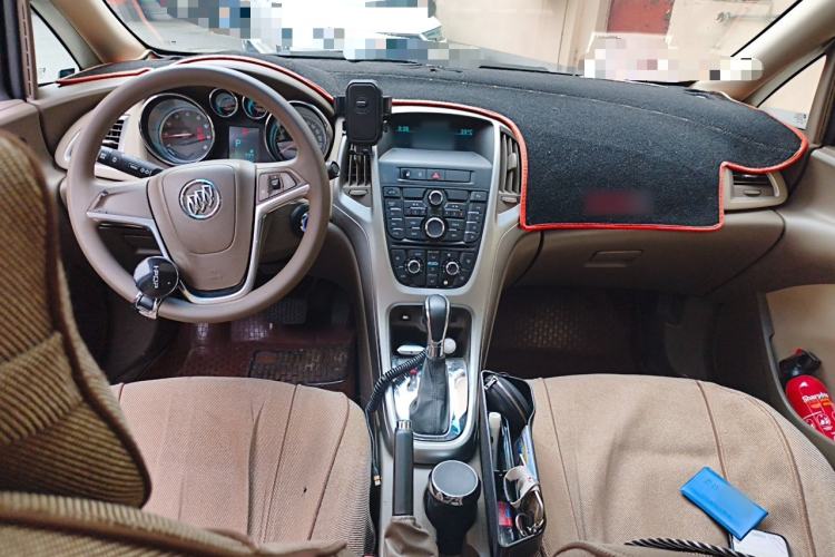 Used Buick GT 2013 GT 1.6L Automatic Fashion Edition Center Console
