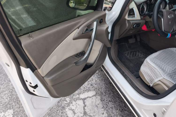Used Buick GT 2013 GT 1.6L Automatic Fashion Edition Driver Seat