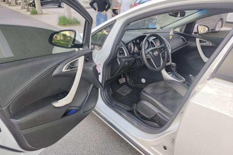 Used Buick GT 2013 XT 1.6L Automatic Fashion Edition Driver Seat