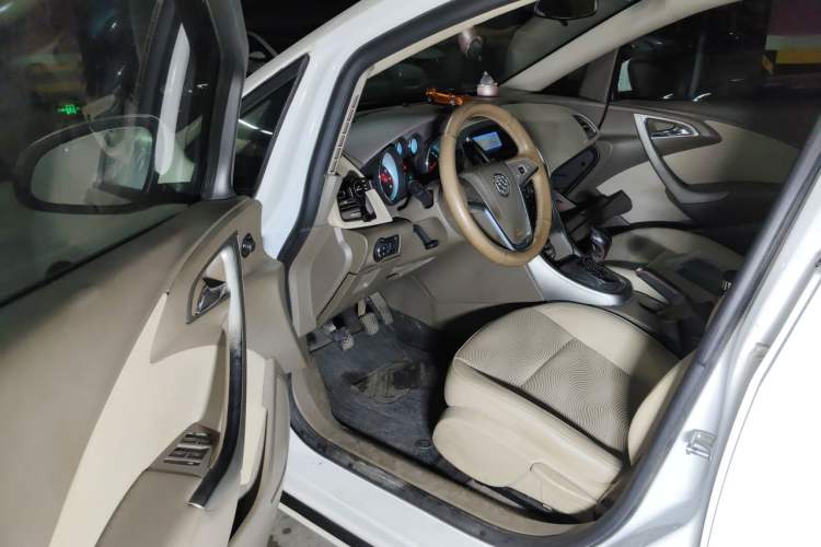 Used Buick GT 2013 GT 1.6L Manual Entry-Level Model Driver Seat