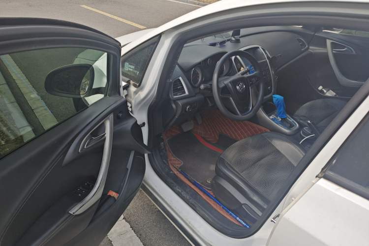 Used Buick GT 2013 XT 1.6L Automatic Fashion Edition Driver Seat