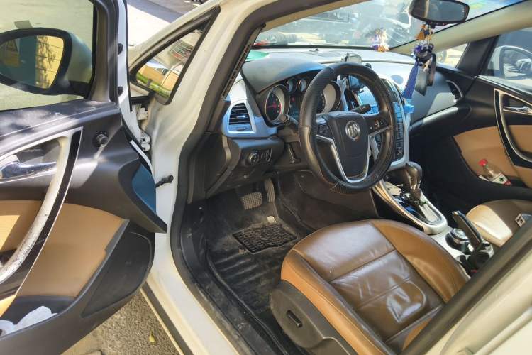 Used Buick GT 2013 GT 1.8L Automatic Fashion Edition Driver Seat